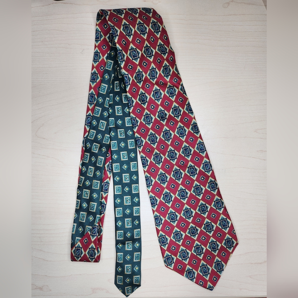 Tommy Hilfiger Vintage 100% Italian Silk Maroon Block Paisley Double Print Tie